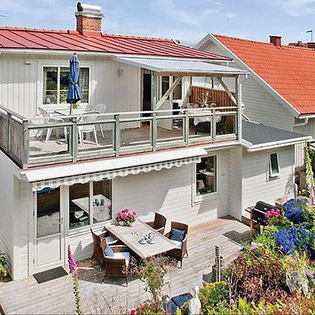 3 Bedroom Beautiful Apartment In Kungshamn Exterior photo