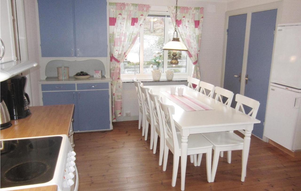 3 Bedroom Beautiful Apartment In Kungshamn Exterior photo