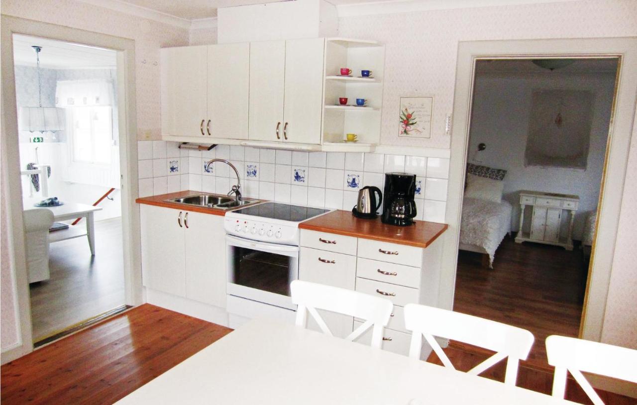 3 Bedroom Beautiful Apartment In Kungshamn Exterior photo