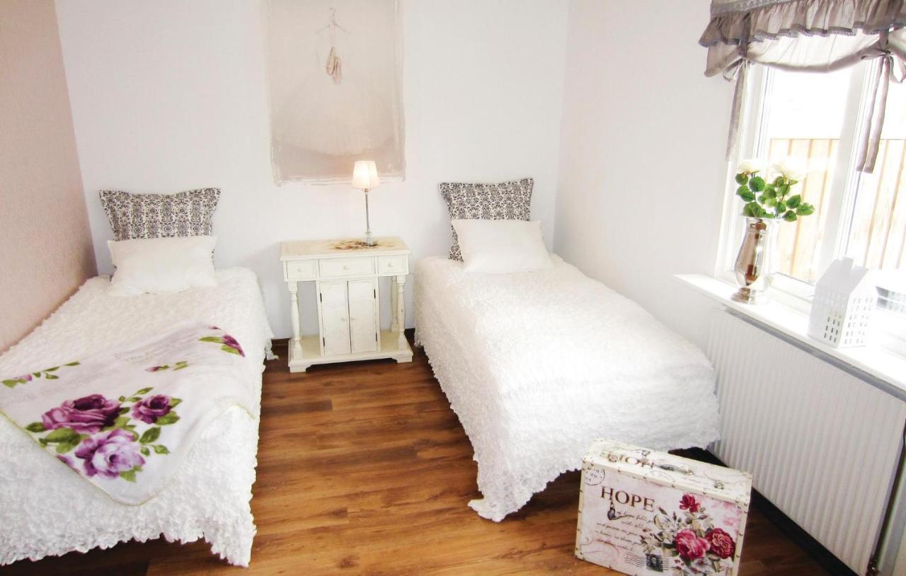 3 Bedroom Beautiful Apartment In Kungshamn Exterior photo