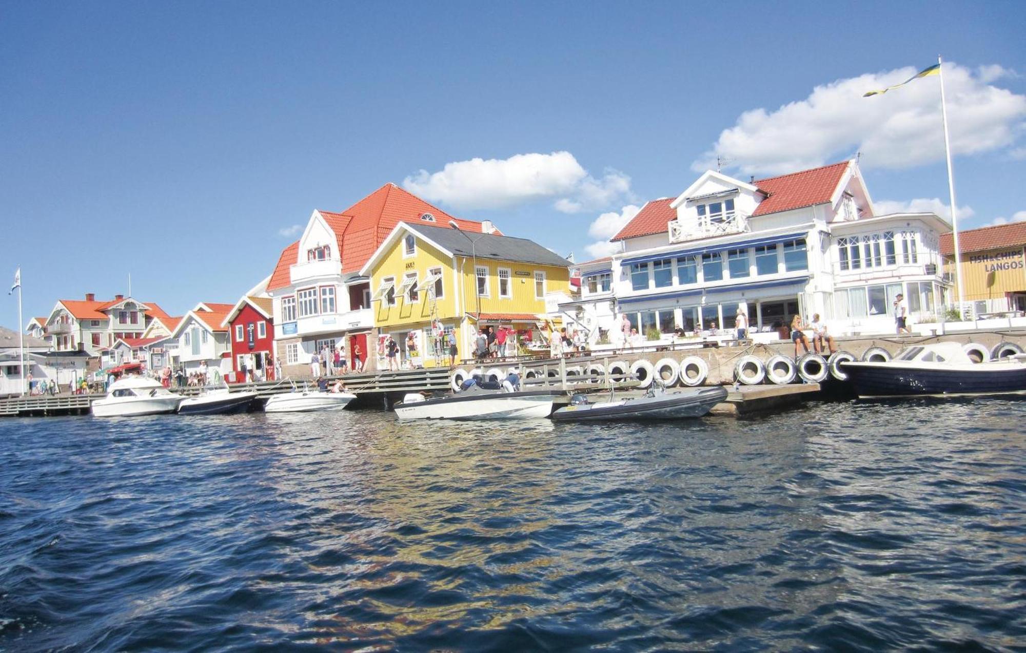3 Bedroom Beautiful Apartment In Kungshamn Exterior photo
